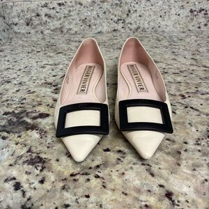 Roger Vivier Roger Gommettine Cream leather ballerina Flats